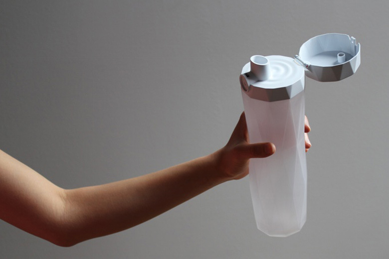 the-hidrate-me-water-bottle-tells-you-when-you-need-a-sip-1-runfun