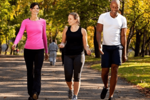 Pasos saludables: el poder de caminar después de comer